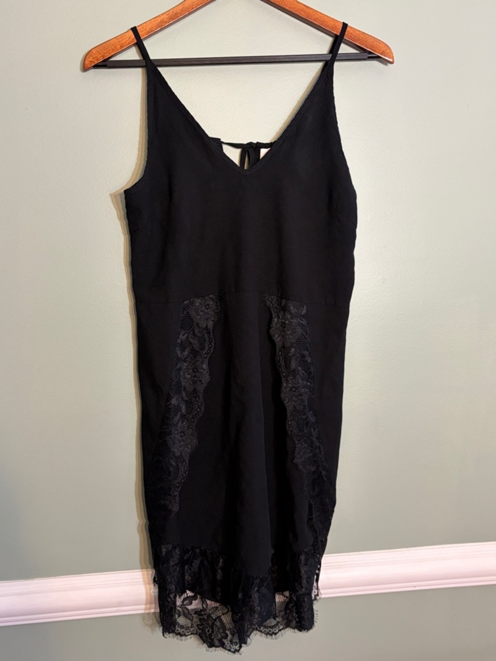 Braeve Size XS Black V-Neck Slip Dress with Lace Trim